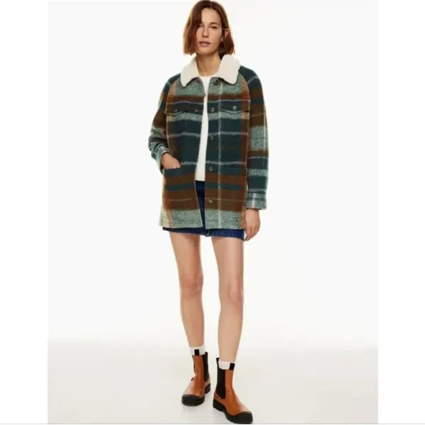 Lila Pitts TV-Series The Umbrella Academy S04 Ritu Arya Plaid Sherpa Jacket